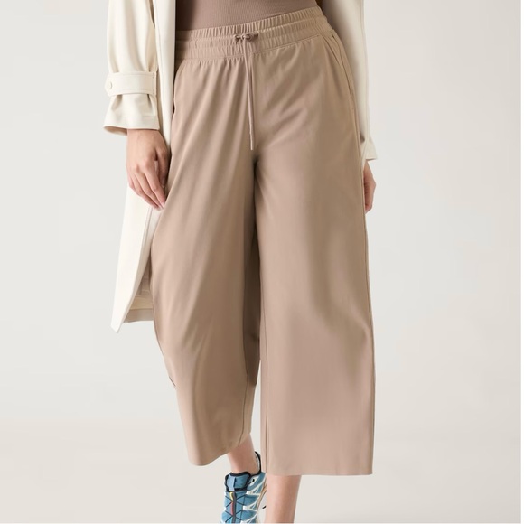 NWT Athleta Avenue Wide Leg Crop Sz 12 Pyrite Color item #657598 - Picture 4 of 12